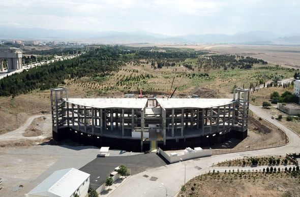 Prezident Gəncə İdman Sarayının tikintisi ilə tanış olub - FOTO