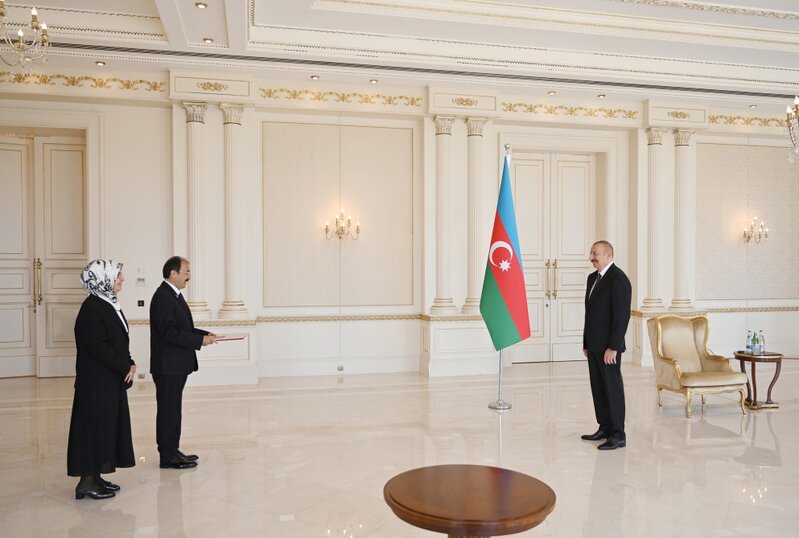 Prezident ölkəmizə yeni təyin olunmuş səfirləri qəbul etdi - VİDEO