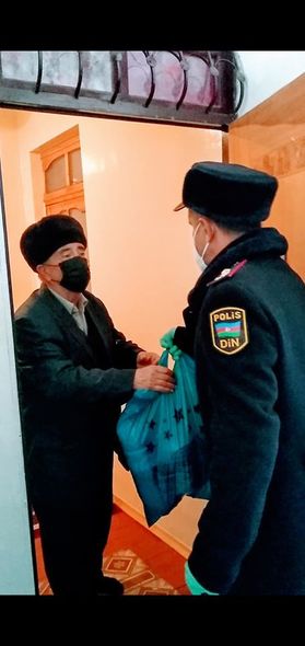 Siyəzən polisindən tənha yaşayan rayon sakinlərinə yardım - VİDEO