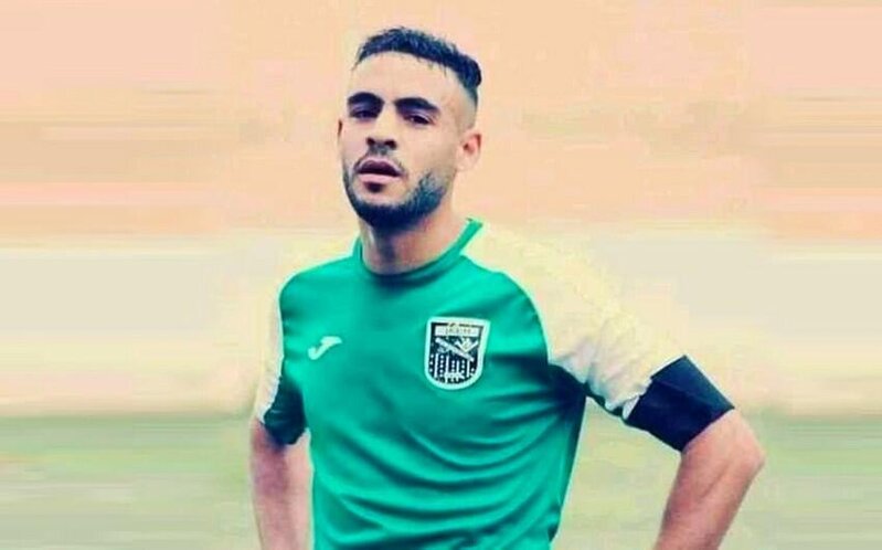 Oyun zamanı infarkt keçirən əlcəzairli futbolçu öldü