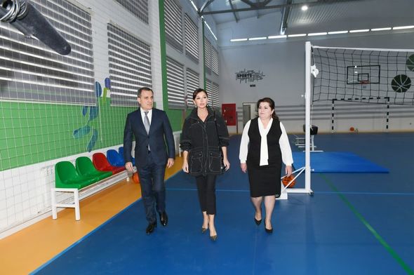 Mehriban Əliyeva Pirşağıdakı 10 saylı internat məktəbində - FOTO