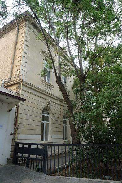 Elçin Əliyev Bakıdakı tarixi abidənin sökülməsinin qarşısını almağa çağırır - FOTOLAR 