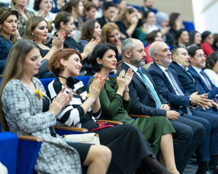 Yelo Bank-da Ümummilli liderə həsr olunmuş konsert keçirilib - FOTOLAR