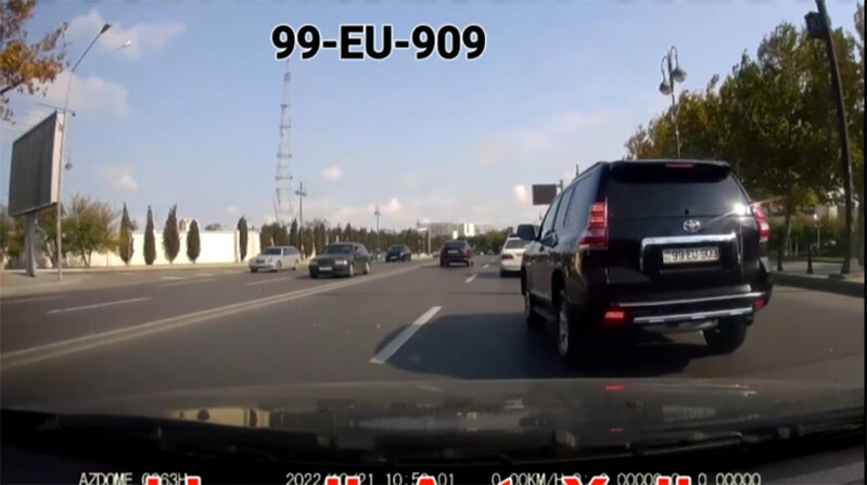 Bakıda yolu kəsib şou göstərən 'avtoş' xanım sürücüdən ŞOK HƏRƏKƏTLƏR - VİDEO