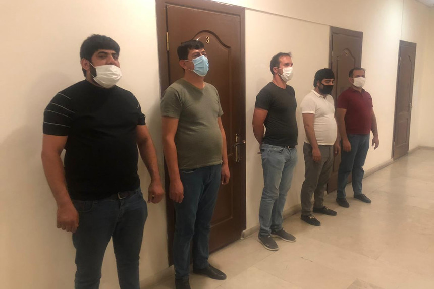 Paytaxtda karantini pozan kafenin icarədarı və müştəriləri cərimələndi