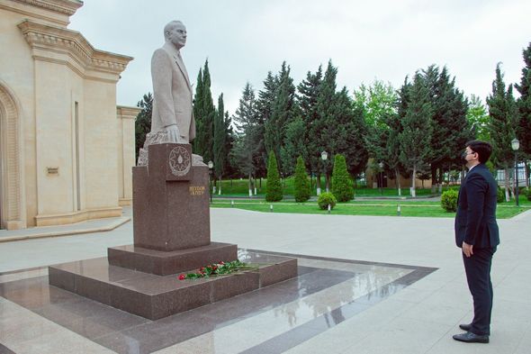 Davamçılar Fəxri xiyabanda və "Şöhrət" muzeyində olub - FOTO