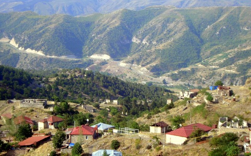 Bu il Laçının Güləbird kəndinə köç olacaq