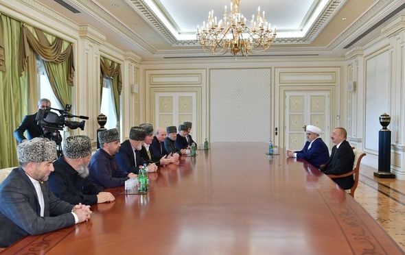 Prezident: Savadsız bir demaqoq müdafiə naziri, xırda alverlə məşğul olan biri baş nazir olmuşdu