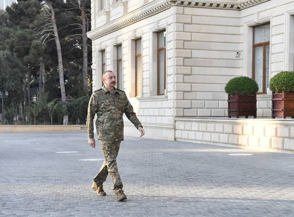 Prezident Müdafiə Nazirliyinin Mərkəzi Komanda Məntəqəsində operativ müşavirə keçirib - FOTO/VİDEO + YENİLƏNİB