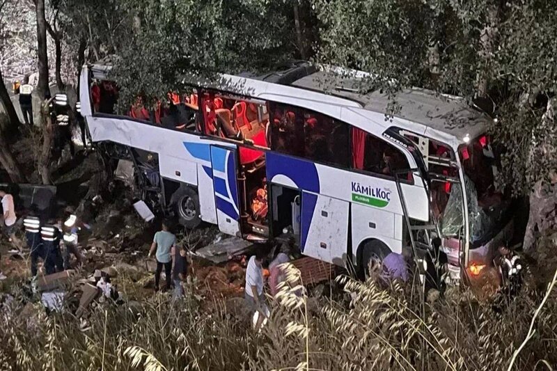 Türkiyədə avtobus dərəyə aşdı: Ölən və yaralananlar var