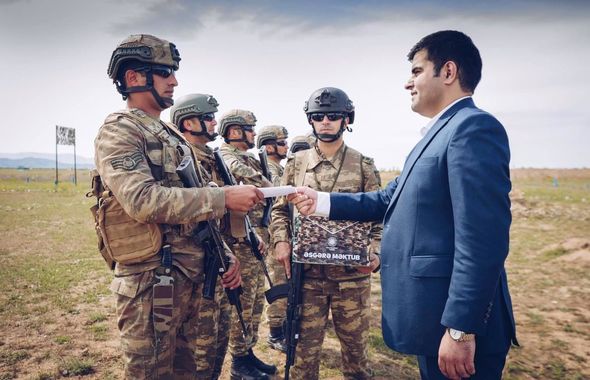 Polad Həşimovun rəhbərlik etdiyi hərbi hissənin heyətinə "Əsgərə məktub" çatdırılıb - FOTO