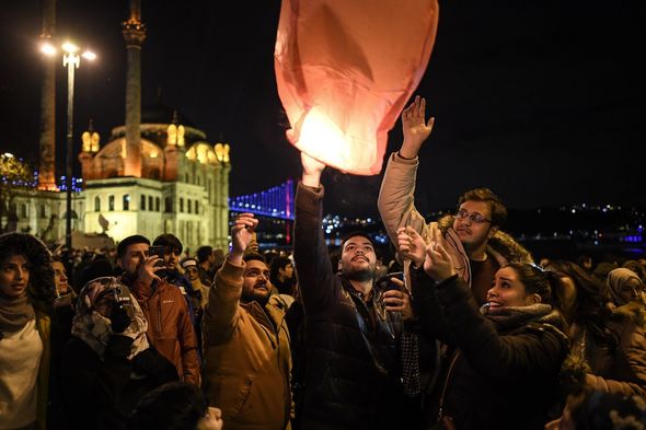 Dünya Yeni ili belə qarşıladı - FOTO