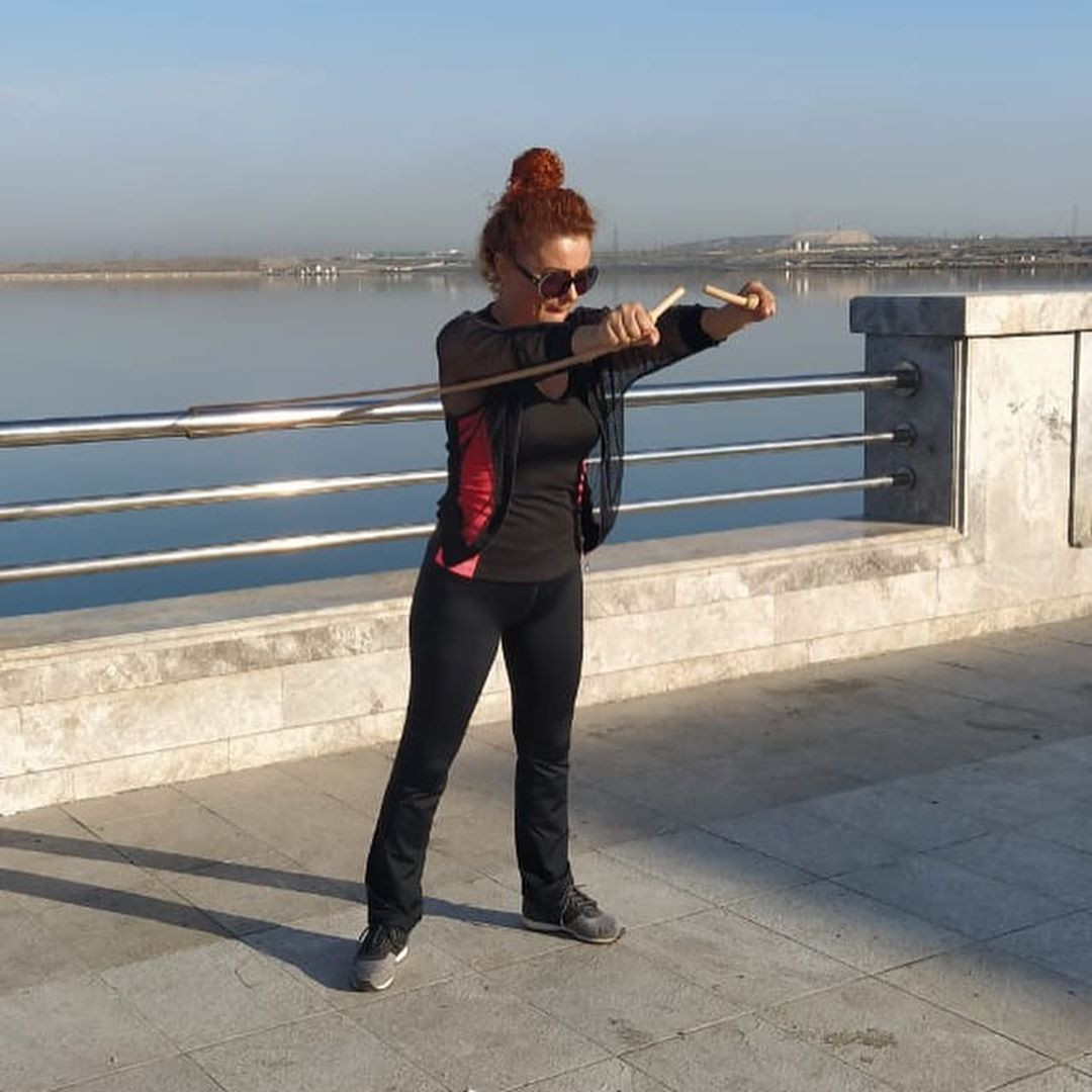 44 yaşlı əməkdar artist "Bulvar"da belə idman etdi - FOTO