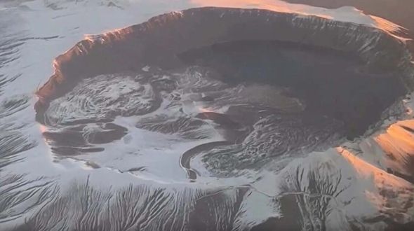 Türkiyədəki Nemrud krater gölünün qış mənzərəsi - FOTO