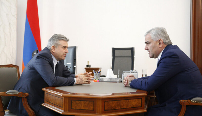 İki Karapetyan Paşinyana qarşı