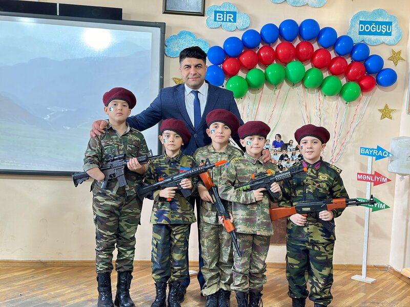 221 nömrəli məktəbdə Dövlət Bayrağı Günü qeyd olunub - FOTOLAR