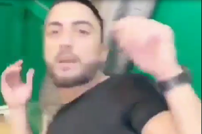 Kərim Elçinin həyat yoldaşı tərəfindən döyülməsini təqlid etdi - VİDEO