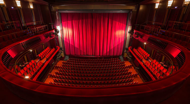 Azərbaycanda COVID-19-a görə teatrlar bağlandı