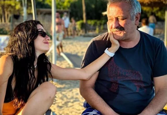 Məşhur aktrisa özündən 19 yaş böyük sevgilisi ilə ayrıldı – FOTO