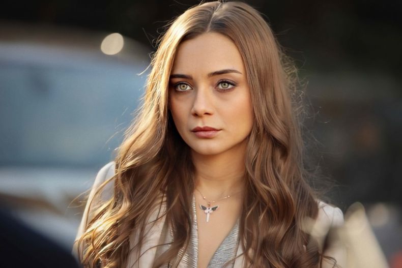 Damla Sönmez 'Kızılcık şerbeti'ndə