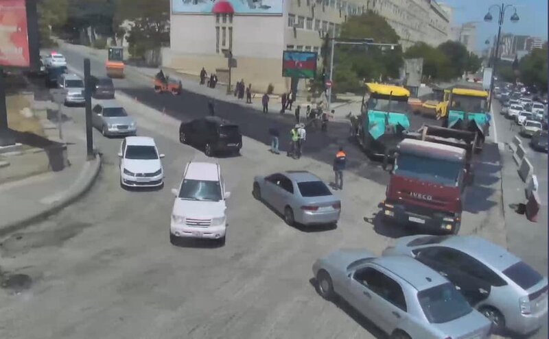 Bakıda iki küçədə gedən təmir sıxlığa səbəb oldu - FOTO