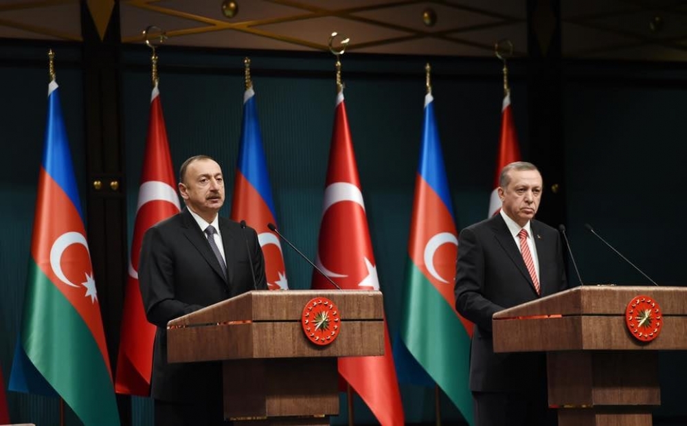 İlham Əliyev Ərdoğana zəng etdi: "Dost və qardaş Türkiyənin yanındayıq