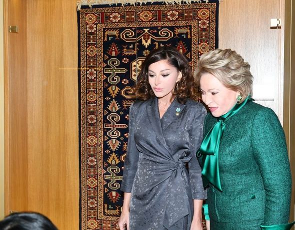 Mehriban Əliyeva Xalq Təsərrüfatı Nailiyyətləri Sərgisində "Azərbaycan" pavilyonunun açılışında - FOTO