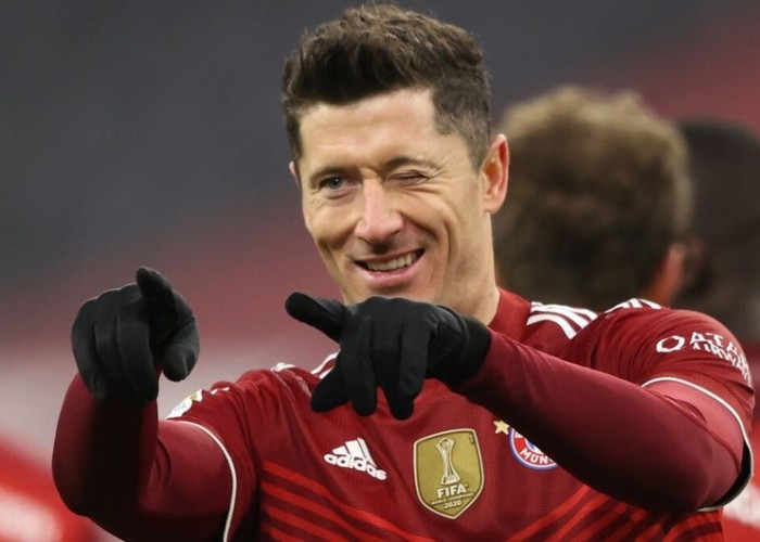 Levandovski ardıcıl ikinci dəfə ilin futbolçusu seçildi