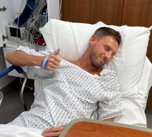 Məşhur aktyor elektron siqaretdən infarkt keçirdi