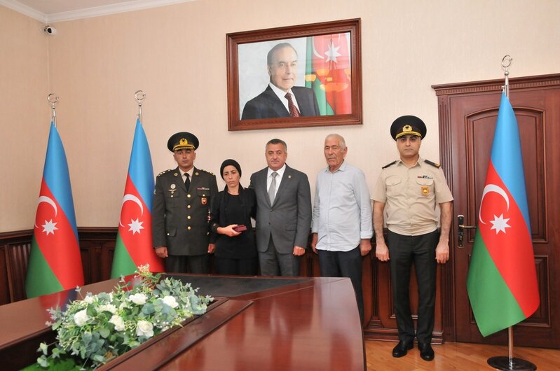 Abşeronda şəhidin ordeninin təqdimetmə mərasimi keçirilib - FOTOLAR