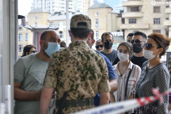Bakı sərt karantində: İcazə, polis postları, şəhərin sükutu... - FOTOREPORTAJ