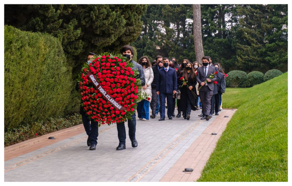 Gənclər bayramlarını Ulu Öndər və Şəhidlərimizi yad etməklə qeyd etdilər - FOTO