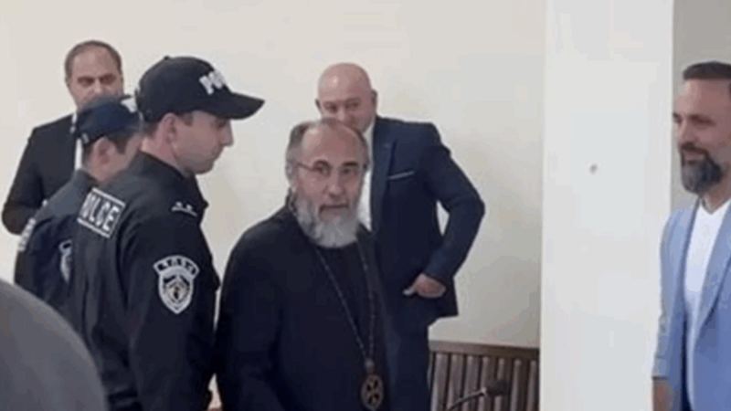 Arxiyepiskop Mikael üçün daha sərt cəza tələb edilir
