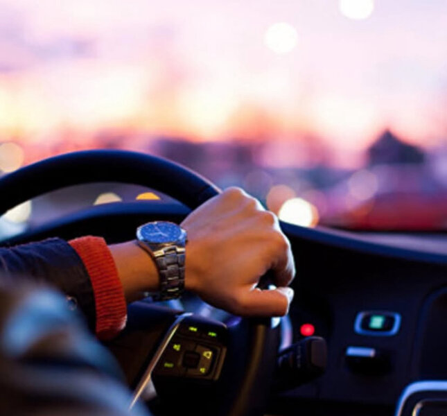 Qadın yolda yatdı - 