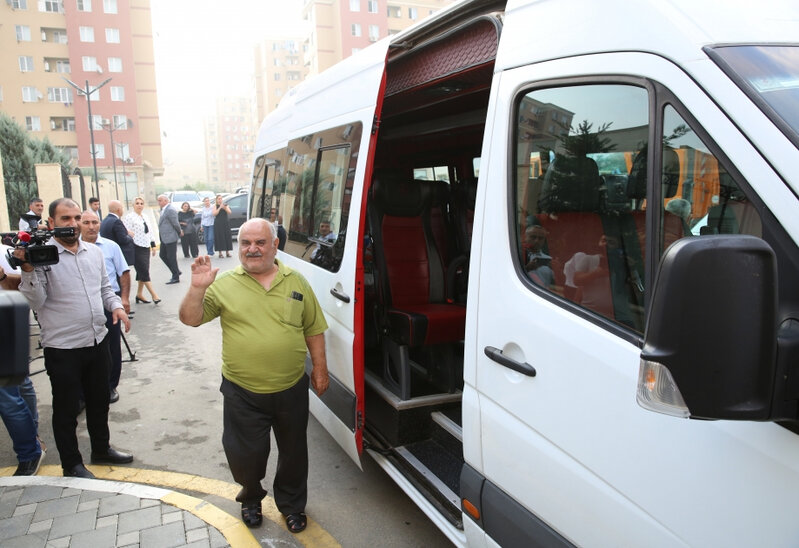 Laçına daha 52 nəfər yola salınıb - FOTO