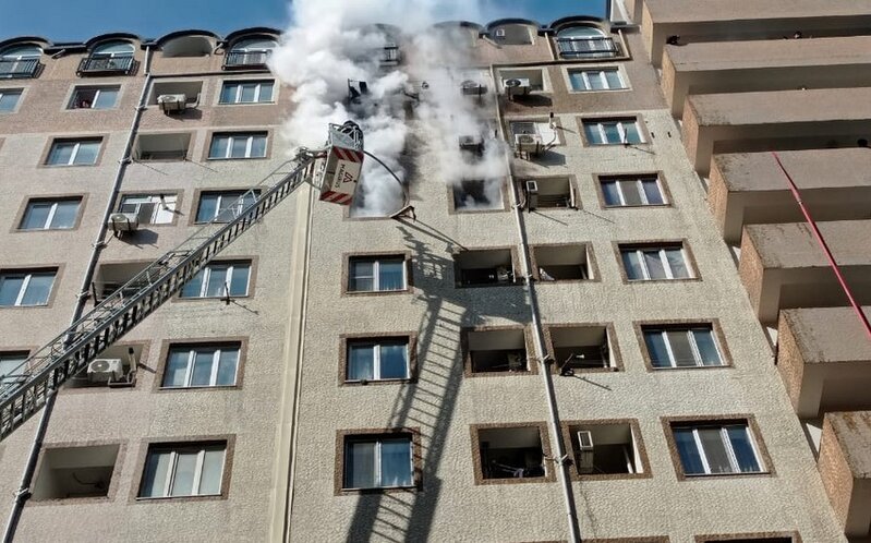 Xırdalanda çoxmərtəbəli yaşayış binasındakı yanğın söndürüldü