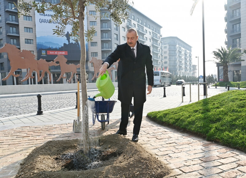 Prezident Ağ Şəhərdə görülən işlərlə tanış oldu - FOTOLAR