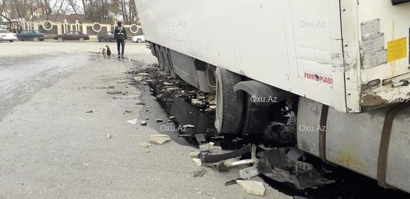 Qubada dairəni dönə bilməyən TIR qəza törətdi: Yaralı var - FOTO 