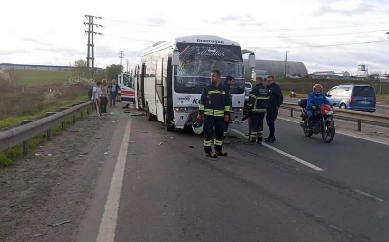 Türkiyədə hərbçiləri daşıyan avtobus qəzaya uğradı - 16 yaralı</p> 
 <p>