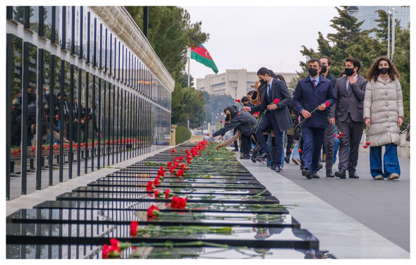 Gənclər bayramlarını Ulu Öndər və Şəhidlərimizi yad etməklə qeyd etdilər - FOTO