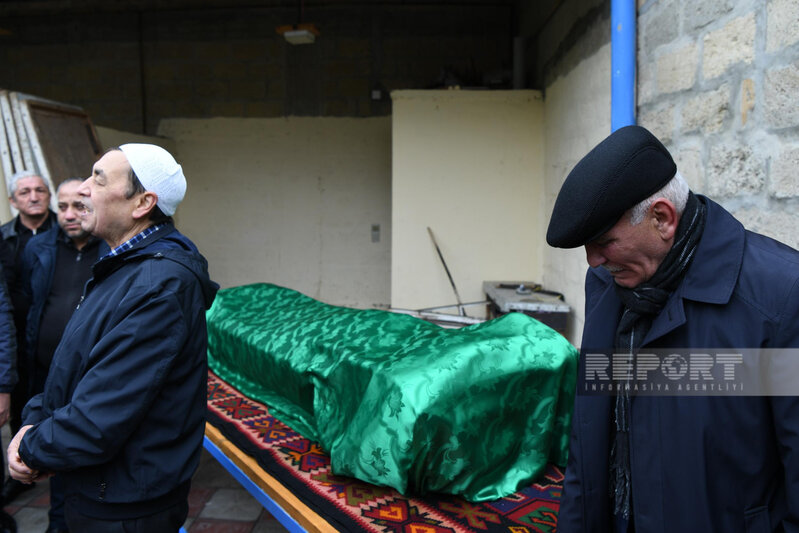Bakıda avtomobillə vurularaq öldürülən alim dəfn olundu - FOTO