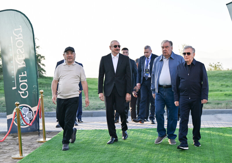 Prezident həmkarları ilə qolf oynadı - Fotolar