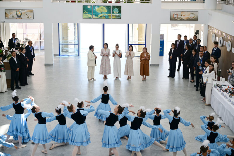 Birinci xanımlar reabilitasiya mərkəzi ilə tanış olublar - FOTOLAR