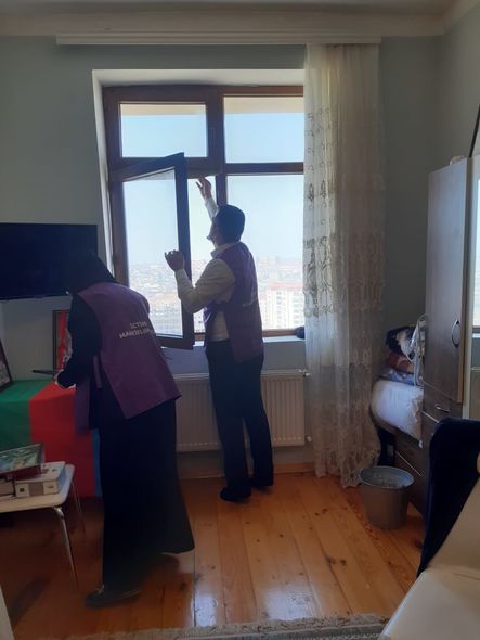 Gənclər təşkilatının nümayəndələri "Şəhid anası ilə bir gün" keçirib - FOTO