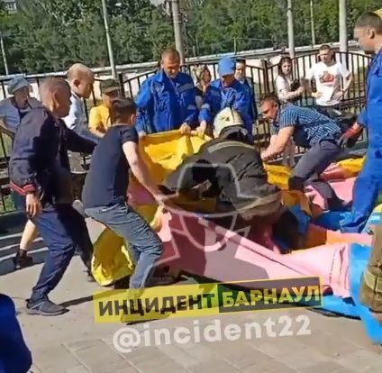 Rusiyada faciə: Havaya qalxan batutdan iki azyaşlı yerə çırpıldı - FOTO/VİDEO
