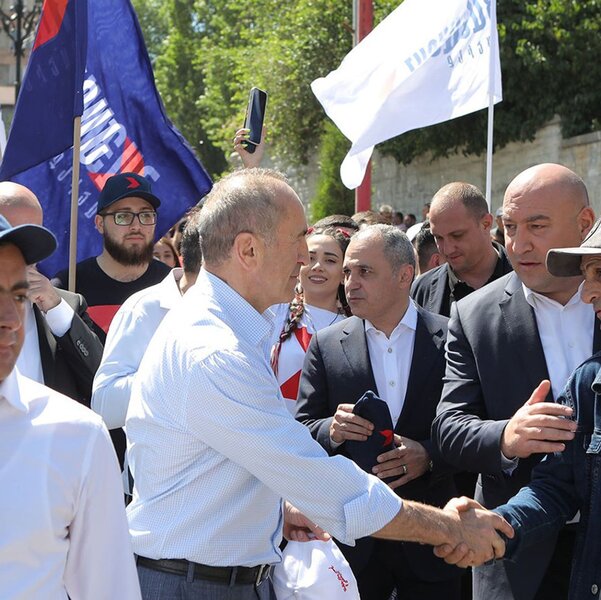 Ermənistanla BAĞLI ŞOK: Paşinyanın yerinə onlar gəlsə, MÜHARİBƏ BAŞLAYACAQ