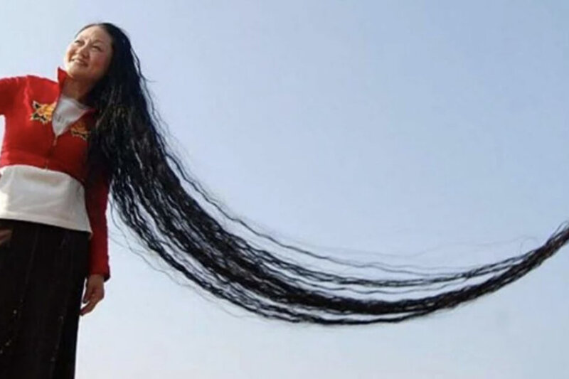 Çinlı qadın saçının uzunluğu ilə internetdə məşhurlaşdı - FOTO