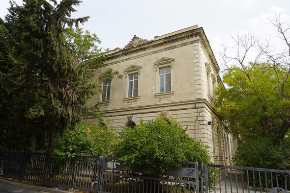 Elçin Əliyev Bakıdakı tarixi abidənin sökülməsinin qarşısını almağa çağırır - FOTOLAR 