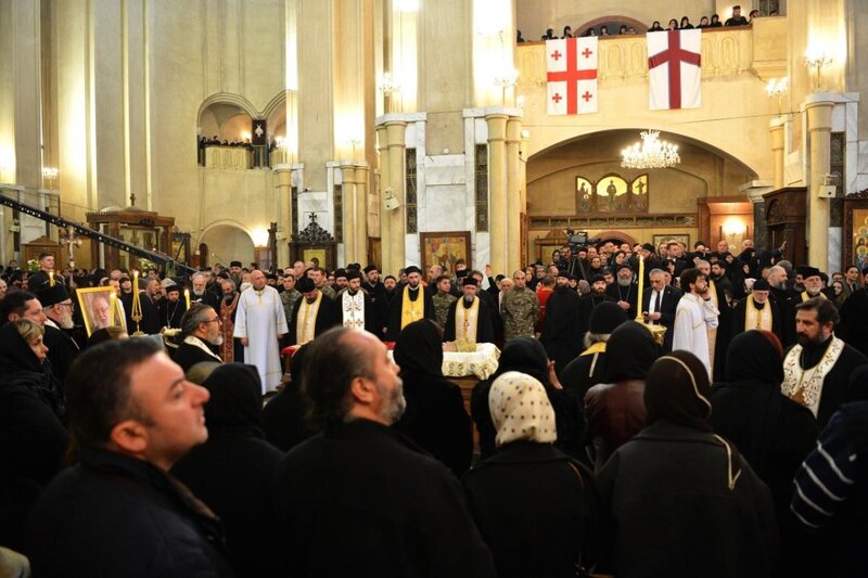 II İlya dəfn olunub, mərasimdə Sahibə Qafarova da iştirak edib - FOTOLAR