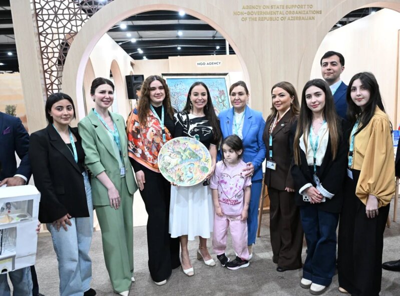 Leyla və Arzu Əliyevalar 'Urban Expo' sərgisində - FOTO